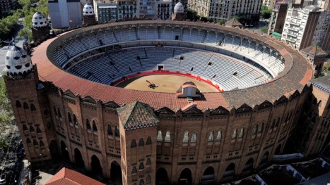 A general view of the 'La Monumental' bullfighting arena in Barcelona (AFP Photo / Josep Lago)